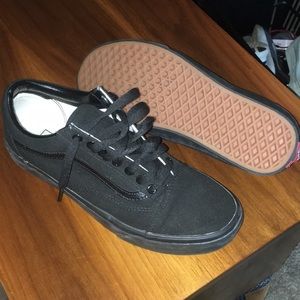 Black canvas Vans